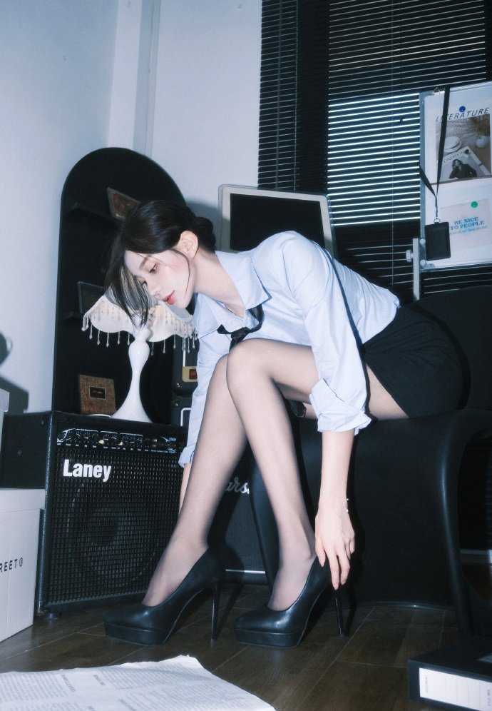 是盛气凌人的女上司还是任人摆布的骚秘书？