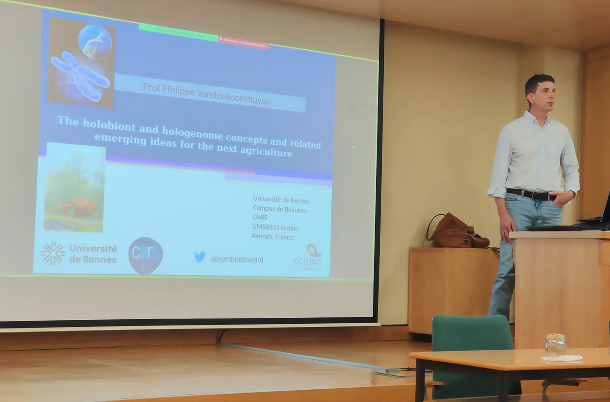 Philippe Vandenkoornhuyse presentation on the holobiont and hologenome and new ideas for agriculture. Showing that plant fitness is linked to the microbiota and soil microorganisms are important reservoirs.
#MiCropBiomes <a href="/MicropBiomes/">MicropBiomes</a>