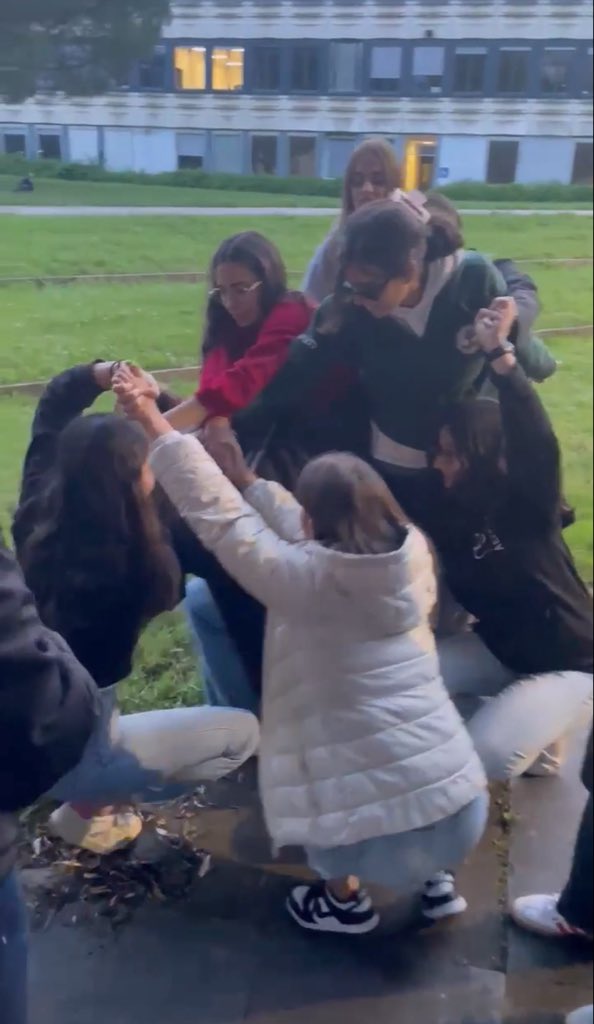 💪Formation de #TeamBuilding entre étudiants en pharmacie Français et Portugais dans le cadre d’un #Twinnet 

🇪🇺Merci à <a href="/EPSA_Online/">EPSA</a> et aux étudiants engagés associativement de permettre ces rencontres et de favoriser la collaboration #européenne dans l’enseignement supérieur