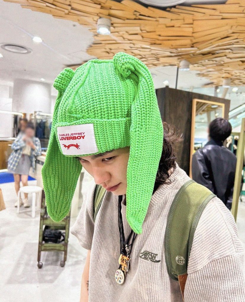 yejiapsaur's tweet photo. holding my breath so jung ilhoon can breathe longer https://t.co/jR2NYAY1Wm