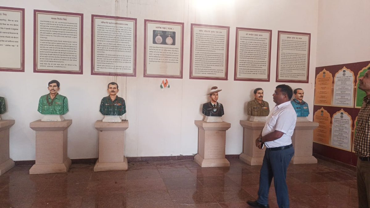 #Jhunjhunu District Collector Ramavatar Meena IAS today visited various areas. He inspected the Shaurya Udyan at Dorasar and instructed to start it within a week. He also inspected the Sewerage Treatment Plant located at Bagad Road and after that Beed area.
<a href="/BhajanlalBjp/">Bhajanlal Sharma</a> <a href="/RajCMO/">CMO Rajasthan</a>