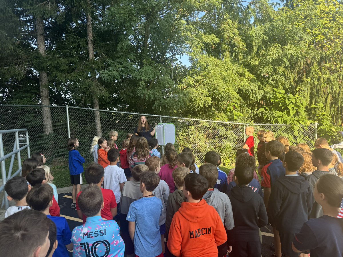 MrsGeiger5's tweet photo. Today we let a little butterfly free to explore her new world! Thanks Mrs. Campbell for including our classes to say goodbye! #cftogether #thisischagrin #cfevs @MissNanchoff https://t.co/VYBtYtdBaU