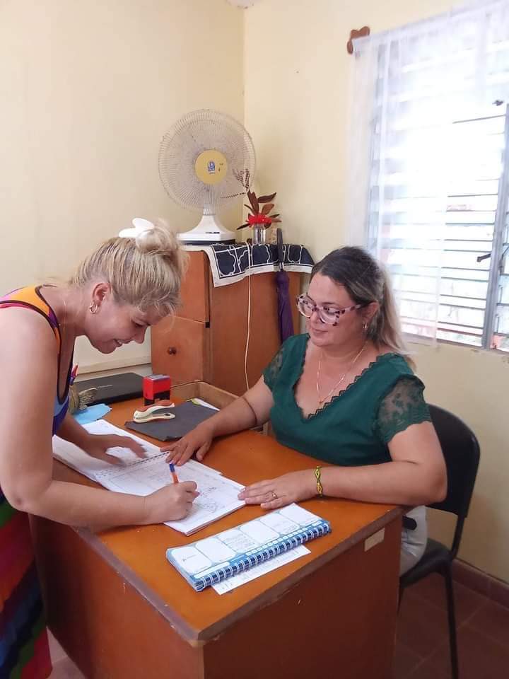 AnyelitBenitez's tweet photo. Pagos electrónicos de los trámites que se realizan hoy en la dirección de justicia de #CalimeteEnVictoria, excelente trabajo que obedece al programa de la bancarizacion en el territorio. #MatancerosEnVictoria 
@DiazCanelB 
@mariofsabines 
@CaridadPoey 
@DamarisGener 
@israel_baro https://t.co/lsErE0Ibkm