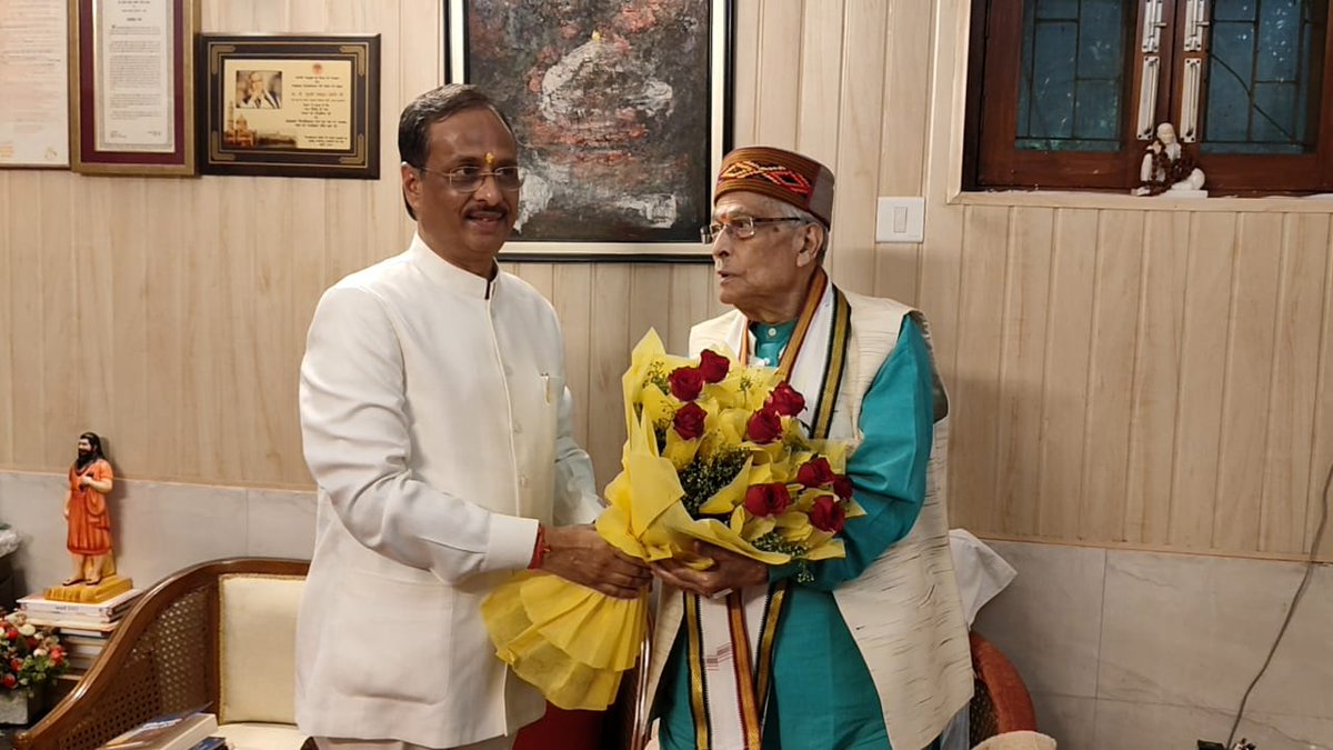 Dr Dinesh Sharma BJP (@drdineshbjp) on Twitter photo भारतीय जनता पार्टी के संस्थापक सदस्य, मेरे मार्गदर्शक, भाजपा के पूर्व राष्ट्रीय अध्यक्ष एवं पूर्व केंद्रीय मंत्री, डॉ. मुरली मनोहर जोशी जी के दिल्ली स्थित आवास पहुंचकर उनका आशीर्वाद प्राप्त किया।
<a href="/drmmjoshibjp/">Murli Manohar Joshi</a> <a href="/narendramodi/">Narendra Modi</a> <a href="/JPNadda/">Jagat Prakash Nadda</a> <a href="/AmitShah/">Amit Shah</a> <a href="/blsanthosh/">B L Santhosh</a> <a href="/myogiadityanath/">Yogi Adityanath</a> भारतीय जनता पार्टी के संस्थापक सदस्य, मेरे मार्गदर्शक, भाजपा के पूर्व राष्ट्रीय अध्यक्ष एवं पूर्व केंद्रीय मंत्री, डॉ. मुरली मनोहर जोशी जी के दिल्ली स्थित आवास पहुंचकर उनका आशीर्वाद प्राप्त किया।
<a href="/drmmjoshibjp/">Murli Manohar Joshi</a> <a href="/narendramodi/">Narendra Modi</a> <a href="/JPNadda/">Jagat Prakash Nadda</a> <a href="/AmitShah/">Amit Shah</a> <a href="/blsanthosh/">B L Santhosh</a> <a href="/myogiadityanath/">Yogi Adityanath</a>
