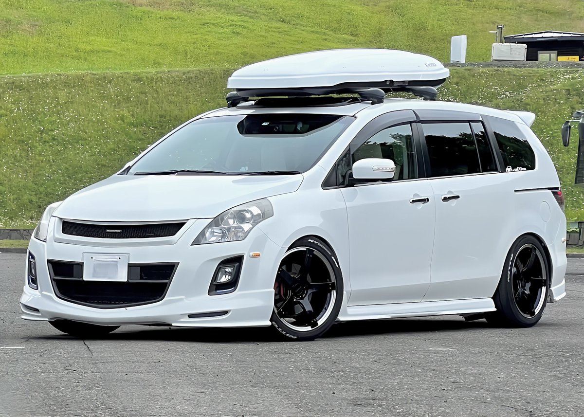 denkuma12's tweet image. 相場が安いからって価値ないとバカにしたり自分の車の方が高いってイキる人いるみたいですが、245馬力サンルーフ付の8人乗りミニバンが35万で買えたとかマーチ12SRが8万で買えたとかで喜んでる人なので高い車自慢よりも安く買えた自慢の方が興味あります