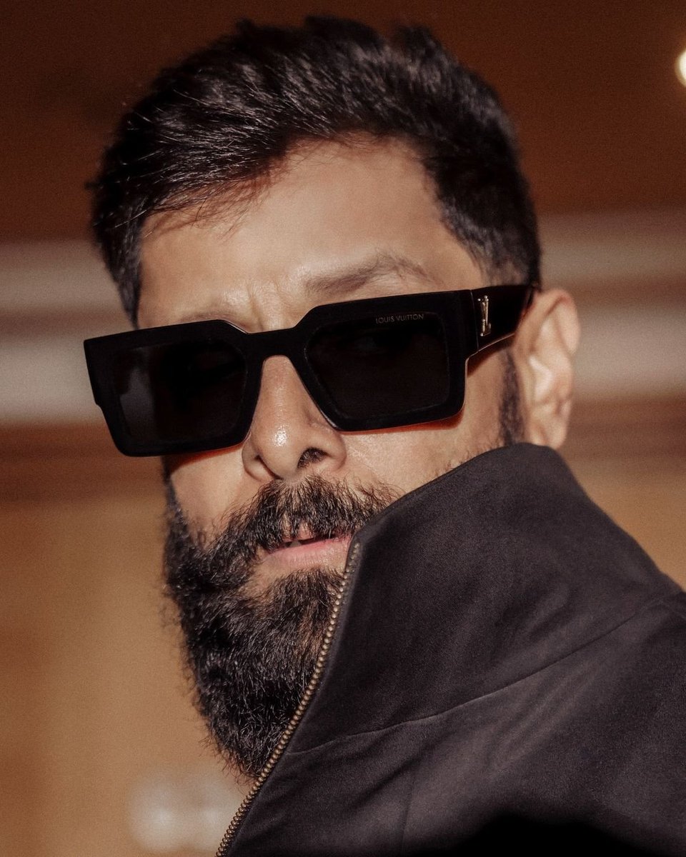 chiyaanCVF's tweet photo. The swag sensation who's got the world in awe and wonder @chiyaan !! 😎😍🌟
#StyleKing #SwagStar
#Thangalaan #VeeraDheeraSooran
#ChiyaanVikram's insta post 🔥
https://t.co/qrM8yJUNsA
@sooriaruna @Kalaiazhagan15 @mugeshsharmaa @proyuvraaj https://t.co/mREZkUPtlw