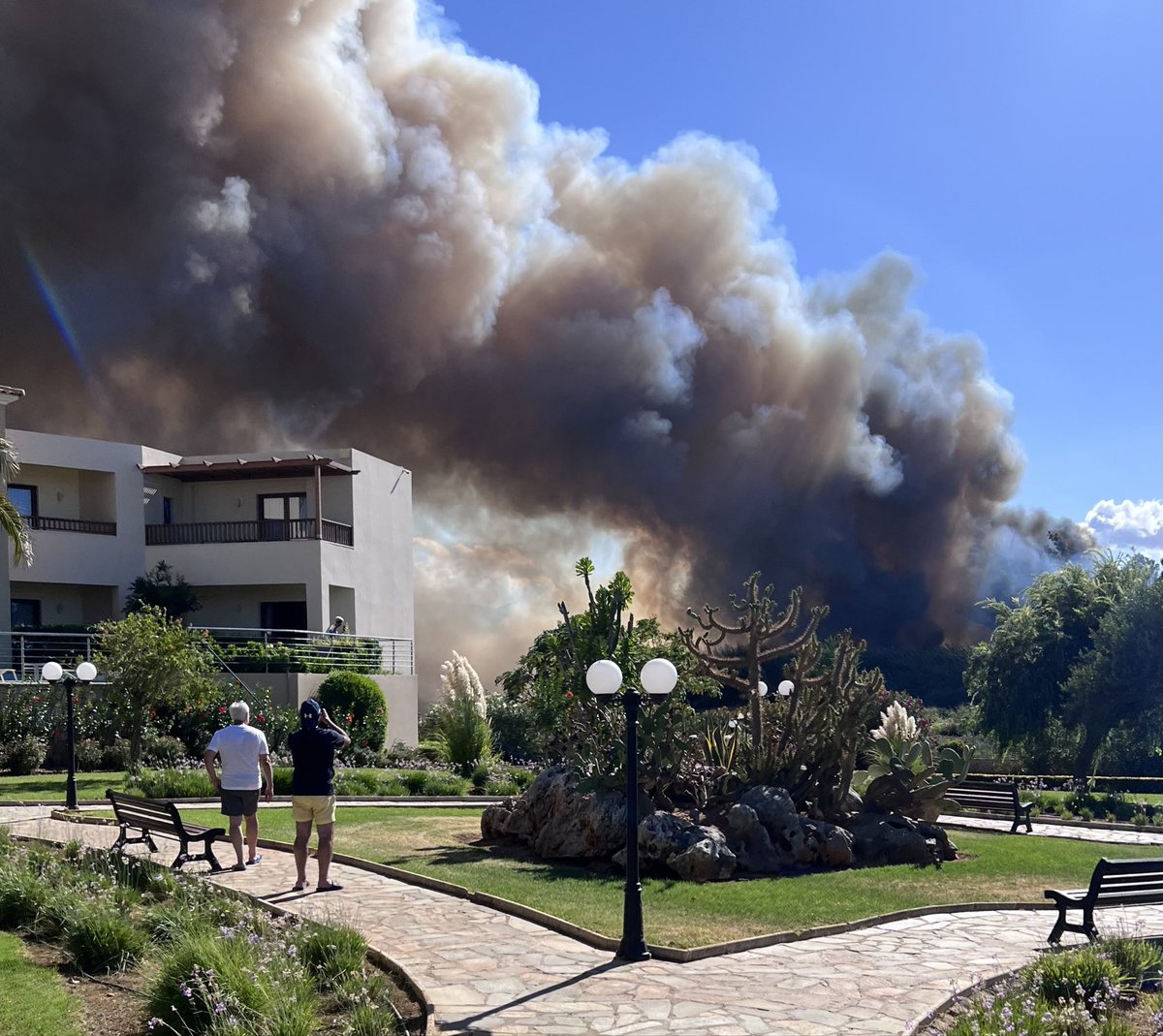 r1cc4rd0's tweet photo. First time we need to evacuate a conference due to a real 🔥fire #metamaterials2024. Everybody is ok https://t.co/8Zjx1qPsZQ