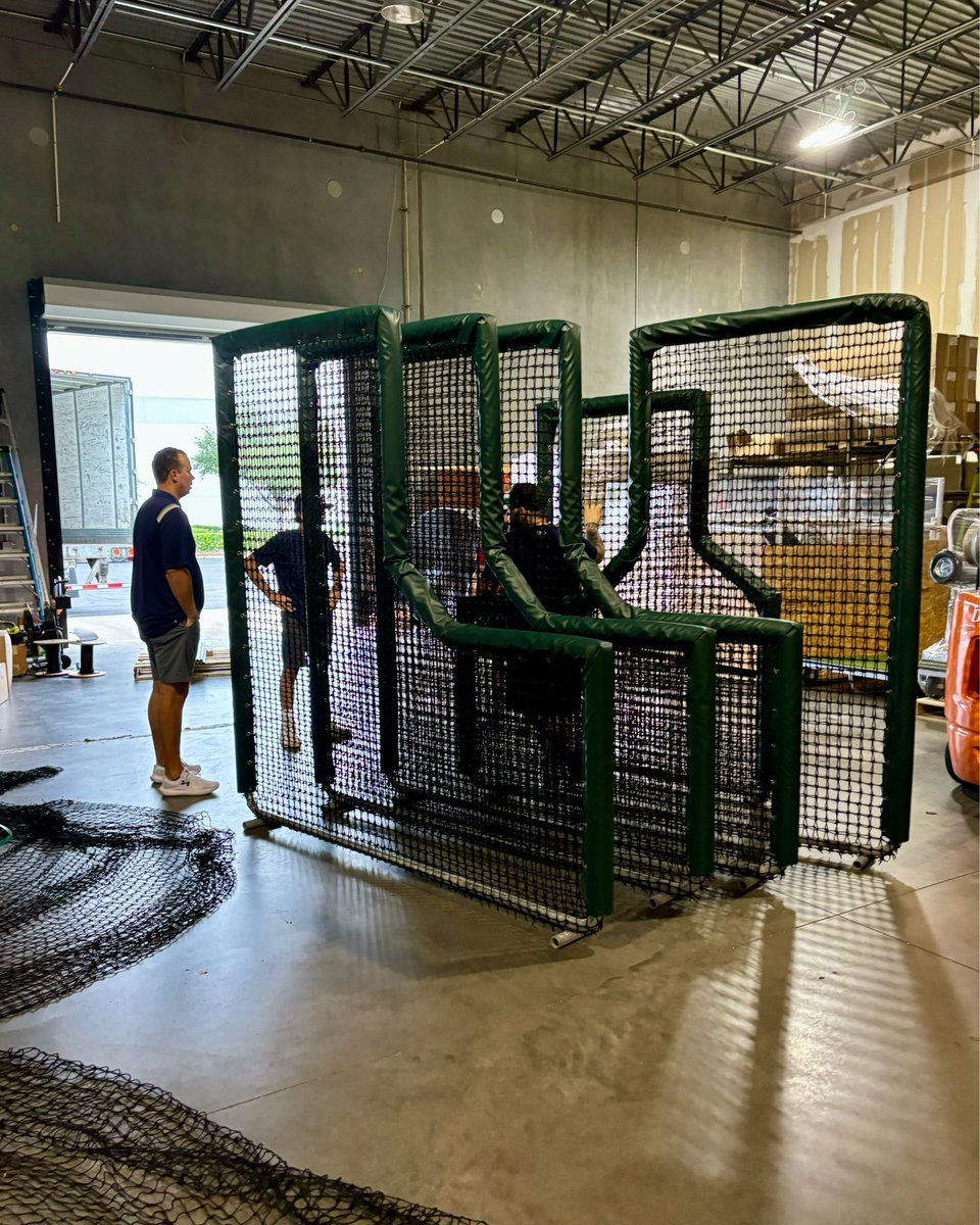 BurbankSportNet's tweet image. #AnotherBurbankNet (or a few) heading to one of our dealers this week!📦🚚

Place your orders now; #PeakSeason will be here before we know it!

#MadeInTheUSA #SportsNetting #ProtectiveNetting #BattingCage #BattingPractice #PitchingScreens #LScreen #BaseballSeason #SoftballSeason