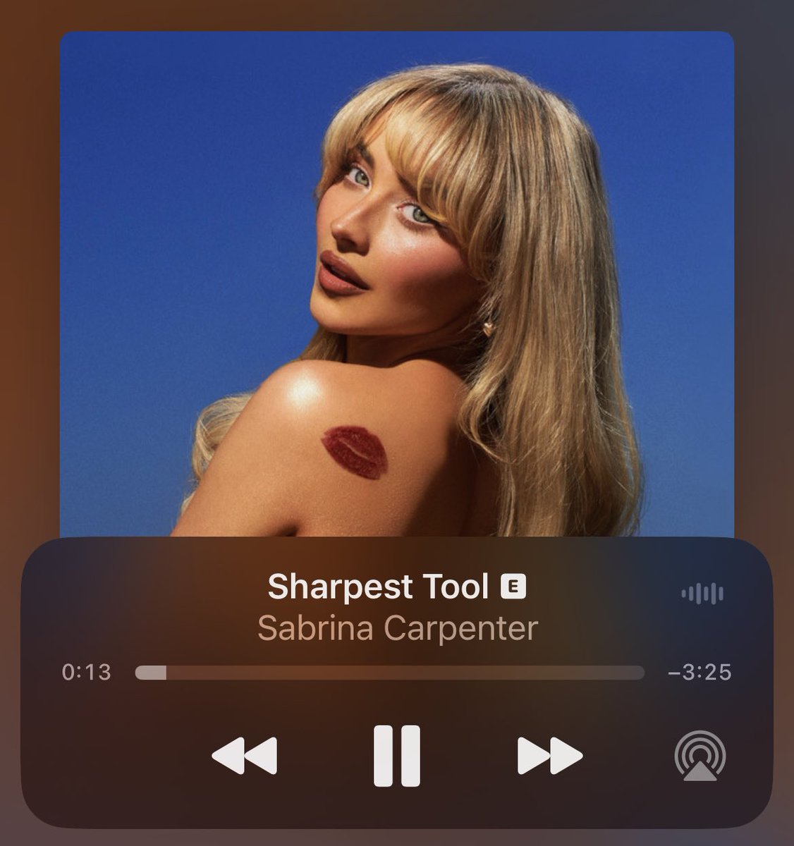 parisisprfct's tweet image. i really like how they’re both track 4 and only say the song title at the start of the song