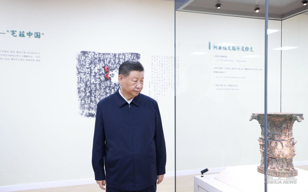 PDChinese's tweet photo. 【習近平在陝西寶雞市和甘肅天水市考察調研】10日下午至11日上午，習近平總書記先後來到陝西省寶雞市和甘肅省天水市考察調研。在寶雞市，習近平考察了寶雞青銅器博物院、渭河生態公園，了解當地加強文物保存利用和進行渭河生態保護治理等情況。在天水市，習近平考察了伏羲廟、麥積區南山花牛蘋果基地、麥積山石窟，了解當地推動文化遺產保護傳承、發展特色現代山地果業等情況。