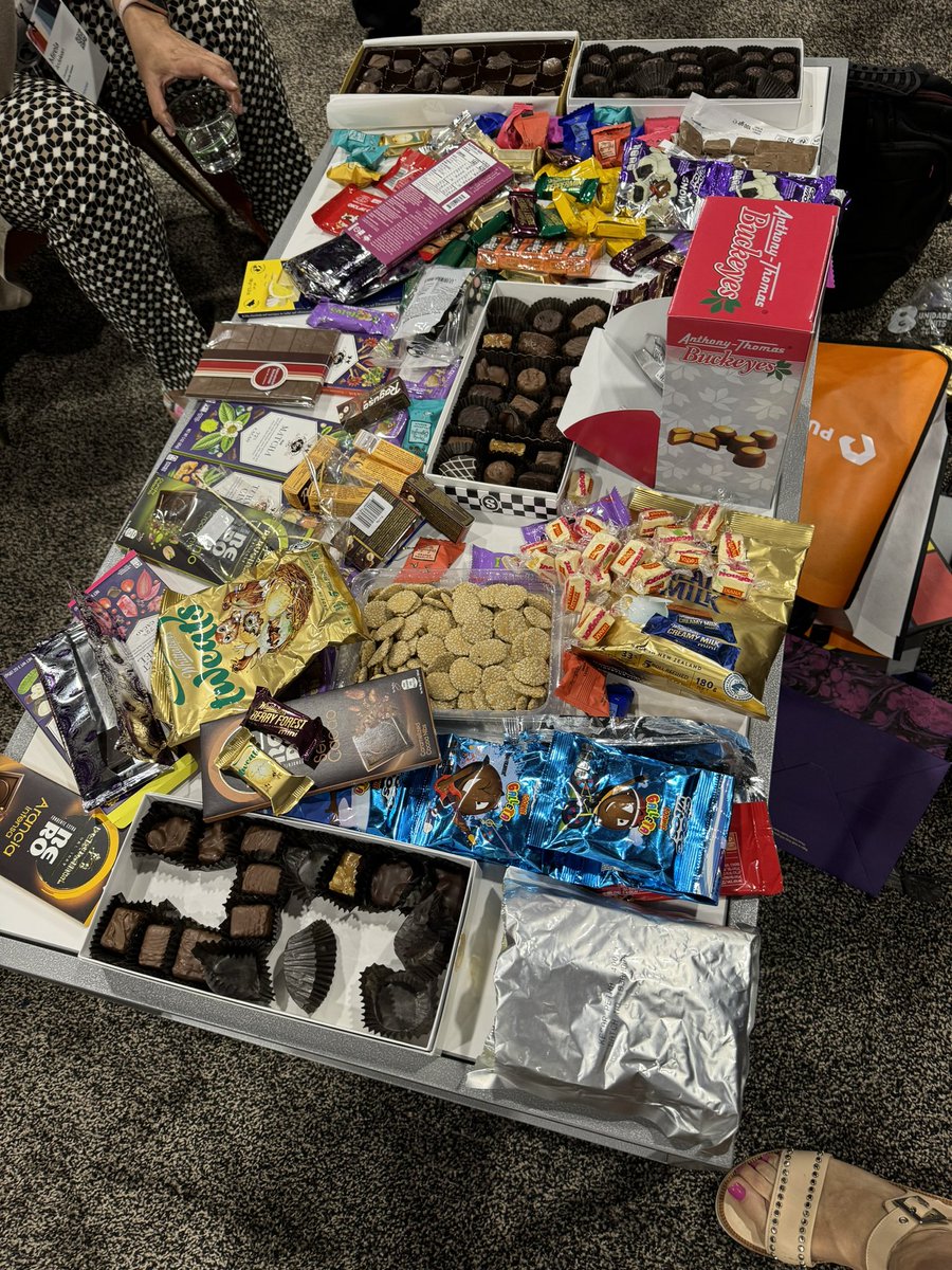 ritan2000's tweet image. We are at Oracle ACE Lounge. Come to know about the Community  and how you can join us. #OracleCloudWorld #OCW24