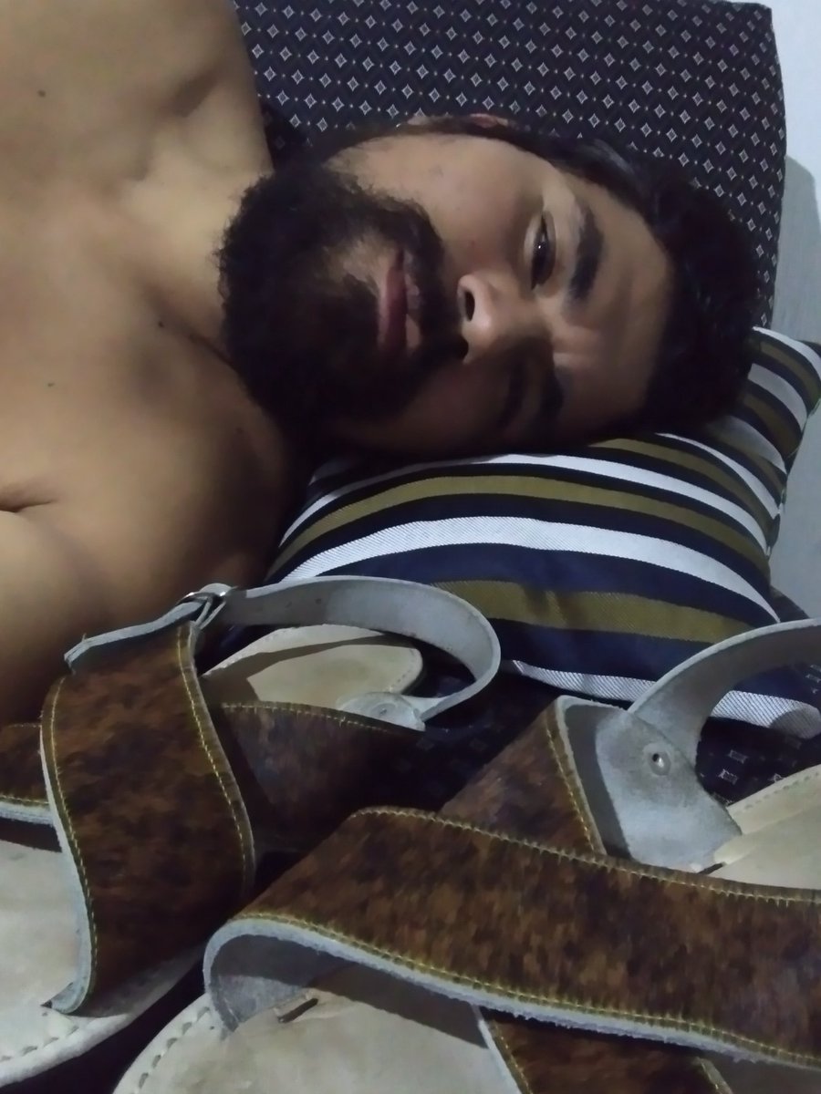 Rob_Huarachudo's tweet photo. Los pelos que no tengo en el cuerpo los llevo en mis pies. https://t.co/SJCSeNPQYs