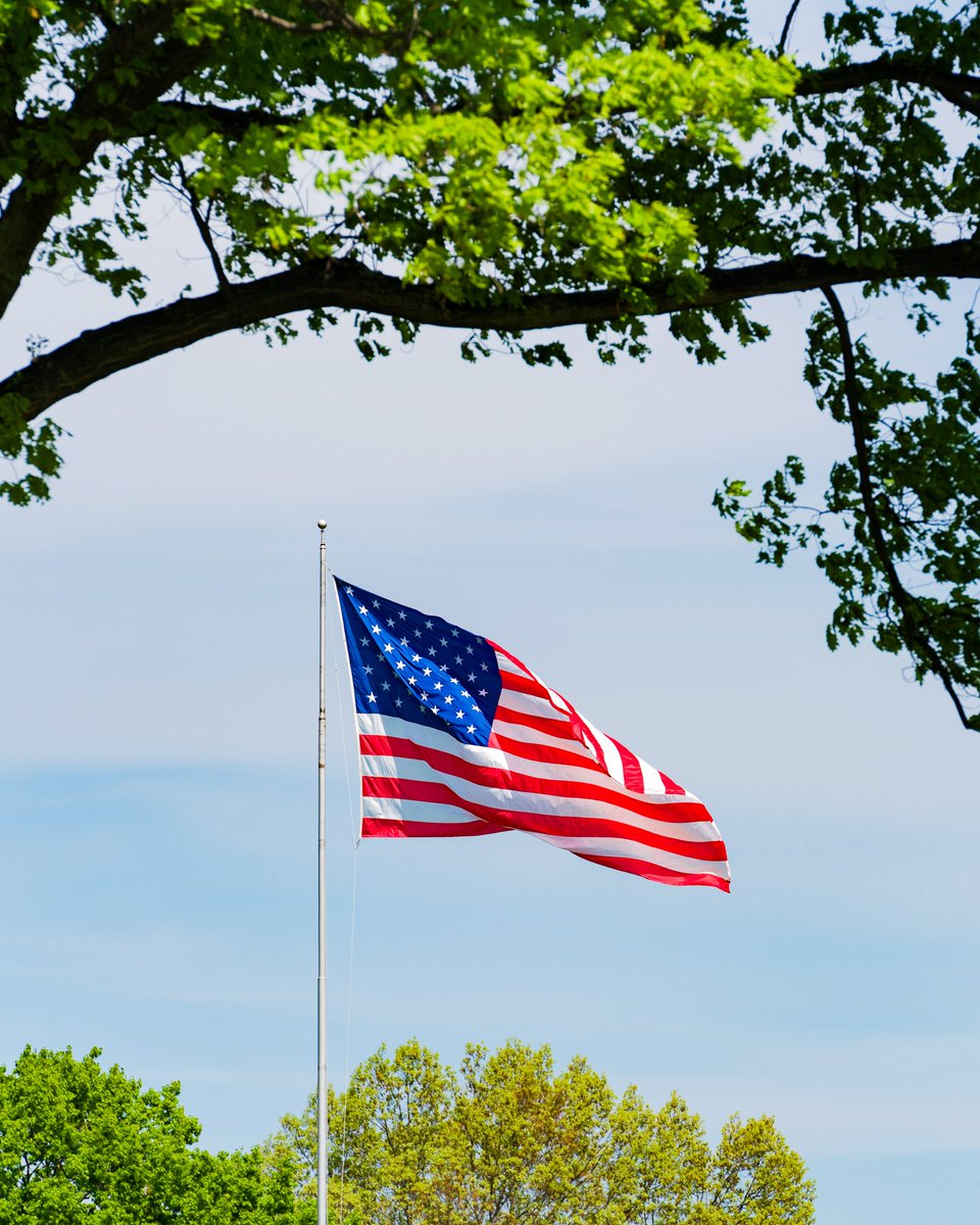 Today we remember and honor those we lost on this day in 2001. 🇺🇸 #NeverForget