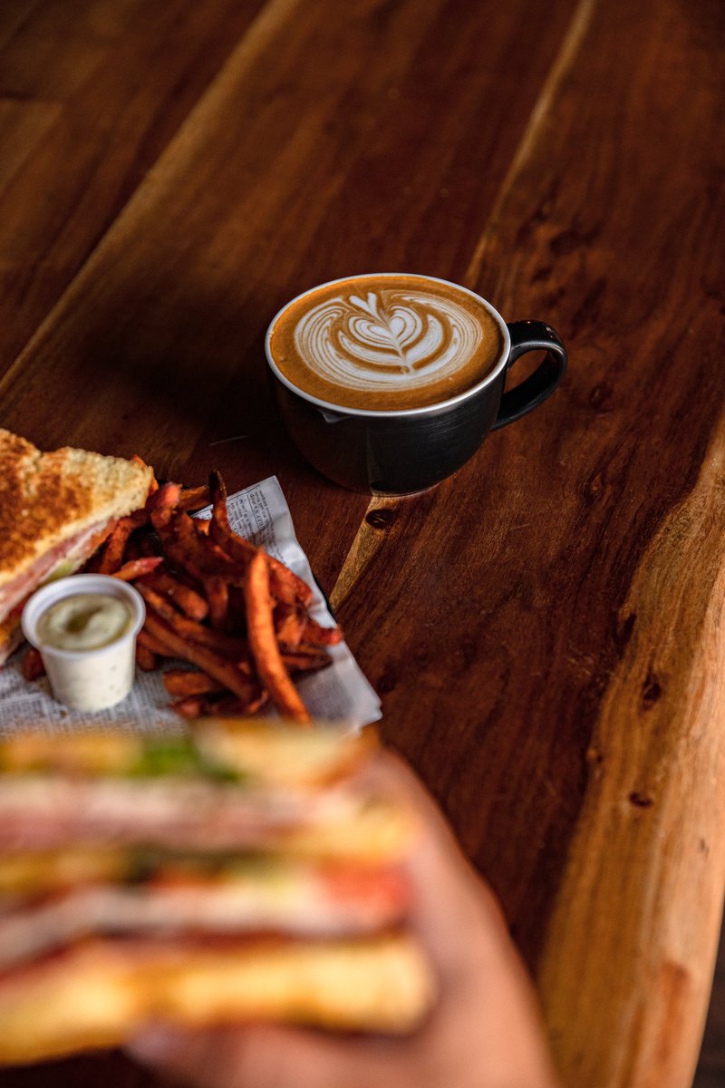 Preparado siempre con amor y cariño ☕️
Ven y tómate uno así sea solo. ❤️
Abiertos 8am-5pm.