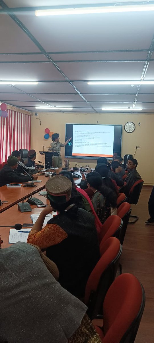 SPKinnaur's tweet photo. Today, Lady Head Constable Shubhkanta, In-charge of the Women's Cell, delivered a lecture on the "POCSO Act, 2012" during the 5-day Capacity Building Training Program for teacher educators and non-teaching staff at DIET Reckong Peo. https://t.co/1zrvCFYgMD
