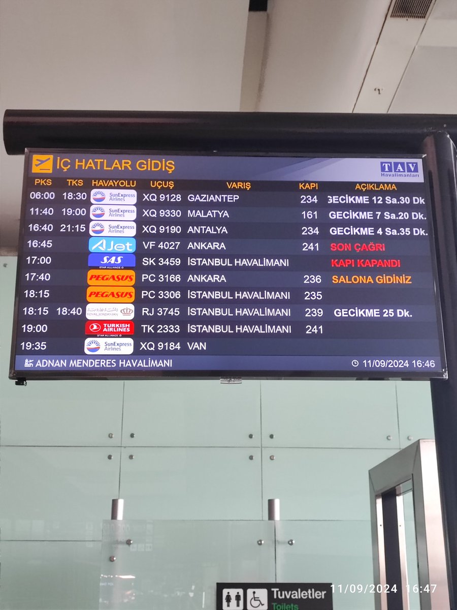 coskunsefertas's tweet photo. @Kadir_Ercisli @SunExpress @tssdestek @BilalEksiTHY @UABakanligi @RTErdogan @ekrem_imamoglu @fahrettinaltun İzmir'de aynı şekilde aşırı gecikmeler var. https://t.co/r4YoZVYfcA