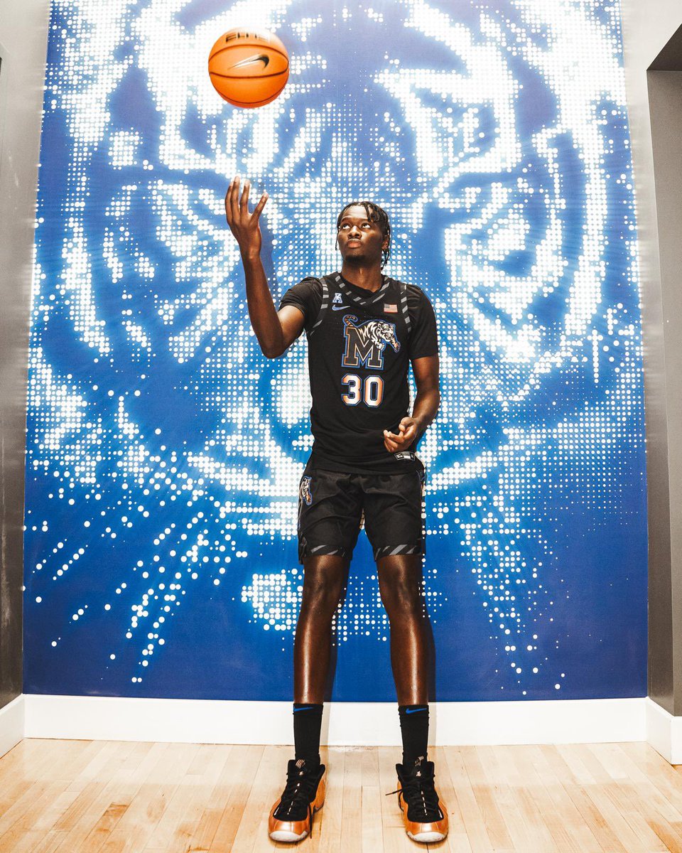 Bouna Kebe (2024, 6’10 G/F 🇸🇳) committed to the University Of Memphis.
Bouna journey is an inspiration.
Senegal ➡️ HS basketball (Lincoln Academy) ➡️ Juco (Independence, Gillette ) ➡️ Memphis. 
Super excited to watch him in the next level! #JucoProduct