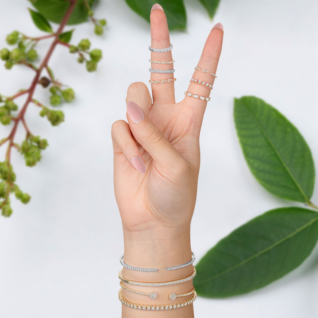 Ashi_Diamonds's tweet image. Curate the perfect stack with mix an match bands and bracelets ✨

#jewelrystack #stacks #ringstacking #ringsandbands #mixandmatchbands #bracelet #fancyjewelry #ASHI