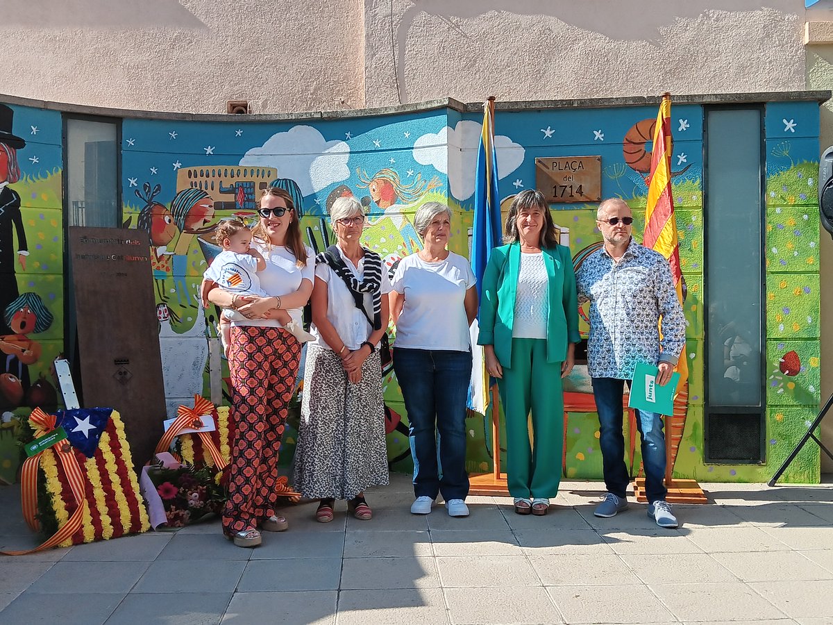💐 Ofrena floral a la plaça del 1714 amb motiu de la #Diada2024 de l'ajuntament, els grups polítics i les entitats i associacions #sfc182 #SantFeliudeCodines

<a href="/PrimariesSFC/">Primàries Codines</a> @Somhi_SFC <a href="/JuntsperCodines/">Junts Sant Feliu de Codines</a> ⬇️