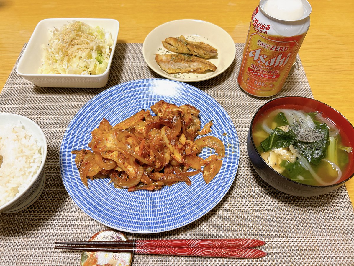 emmaz80's tweet photo. しまった！
禁酒中にも関わらず、絶対ビールに合う豚キムチを作ってしまった。
というわけで、普段は飲まないノンアルコールビールを。
ノンアルの生ジョッキ缶、泡のおかげかかなり飲んだ感じになれる。 https://t.co/cP3bKiV7xV