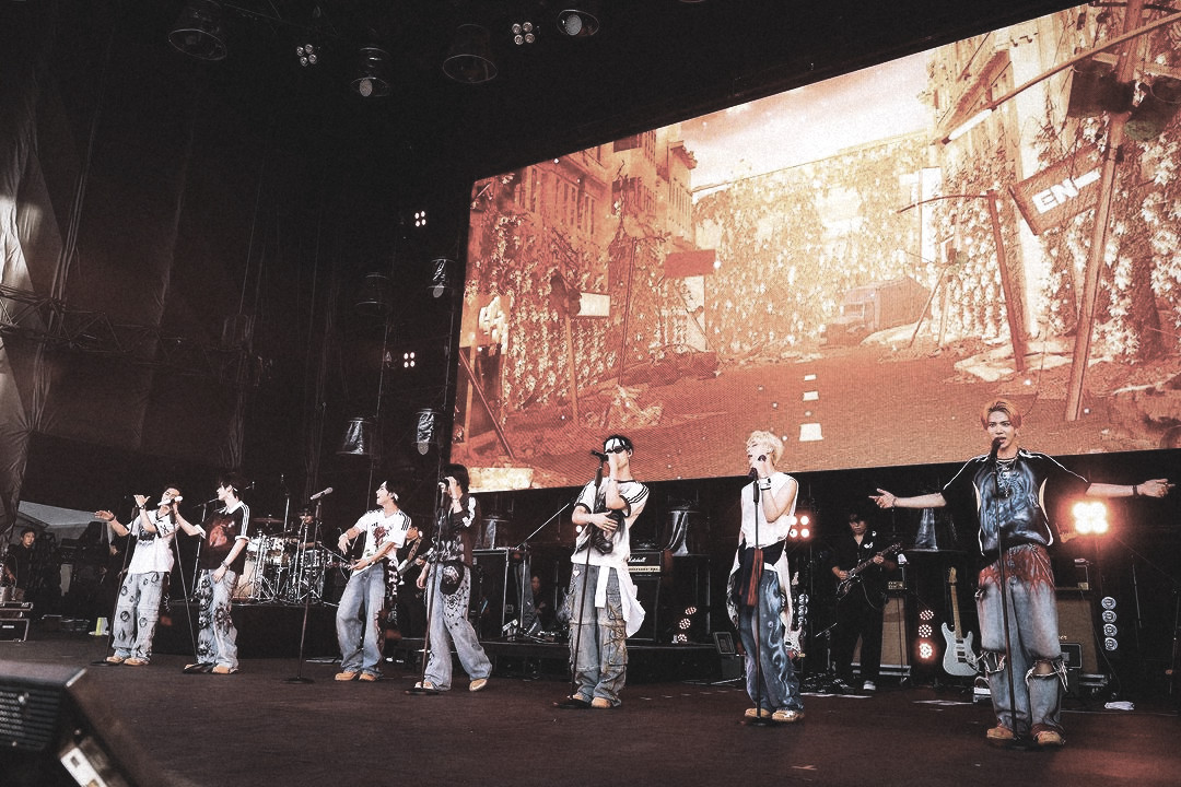 sunghoonpx's tweet image. As the crowd roars and the lights blaze, we bring a fresh, electrifying edge to classic rock vibes, redefining what it means to be a modern rock star. 𝙍𝙤𝙘𝙠 𝙤𝙣, and let’s turn this day into an unforgettable symphony of sound and fashion. 🔥