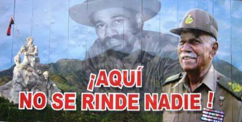 EAACSantaMaria's tweet photo. Honra al combatiente, colosal de vida, amor, al heroico Juan Almeida Bosque con su linda frase: " Aquí no se rinde nadie !" @OSDE_AyS # @EmisoraCMHS @DiazCanelB , #eaasm https://t.co/iZUOhPNKkn