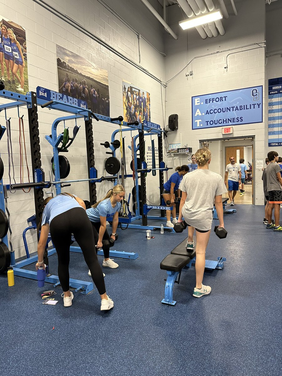 BerlinBearsSB's tweet photo. What’s that?? First day of preseason?? OH YEAH IT IS!!

Great turnout for the 🐻’s yesterday. Getting 1% better each day! #Team7 https://t.co/x58bfdpaFZ