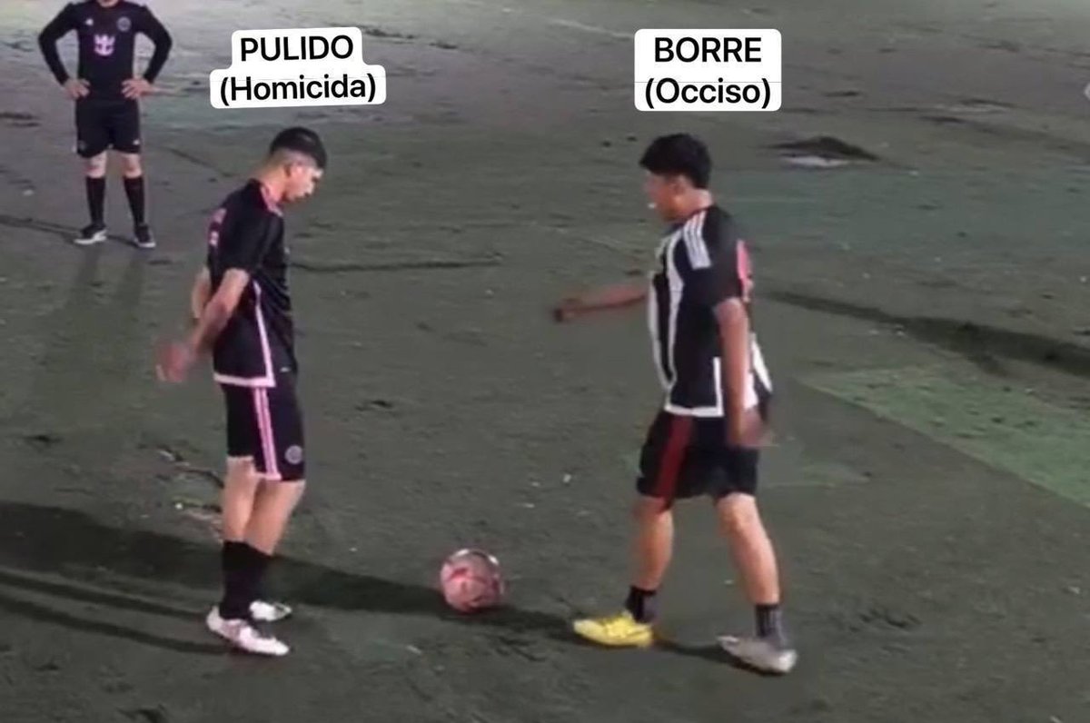 JuanCarlosRR_Tv's tweet photo. En redes sociales se difunden fotografías del joven identificado como “Pulido”, quién de un puñetazo le quitó la vida a un menor identificado como Luis Torres “El Borre” durante un partido de #fútbol amateur en la colonia Hermosa Provincia de #Guadalajara. https://t.co/EgaT4wHFFD