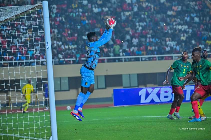 fsnakazibwe's tweet photo. Bwolaba yeekyangira e Uganda, ogamba nti anaatutaasa amaziga ku Man United. https://t.co/K5WZUjKpDv