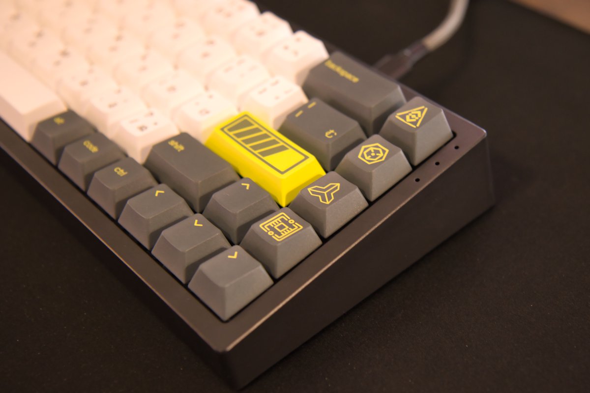 WESslayzGG's tweet photo. New @Glorious Capsule drop! 3 themes for September to fit different different styles.

142 total keycaps for extended keyboard support, including ANSI and ISO.

Quality PBT material for a premium typing experience and crisp legends!

Get yours! https://t.co/UIHIcQDNUO https://t.co/xiD6L59YcY