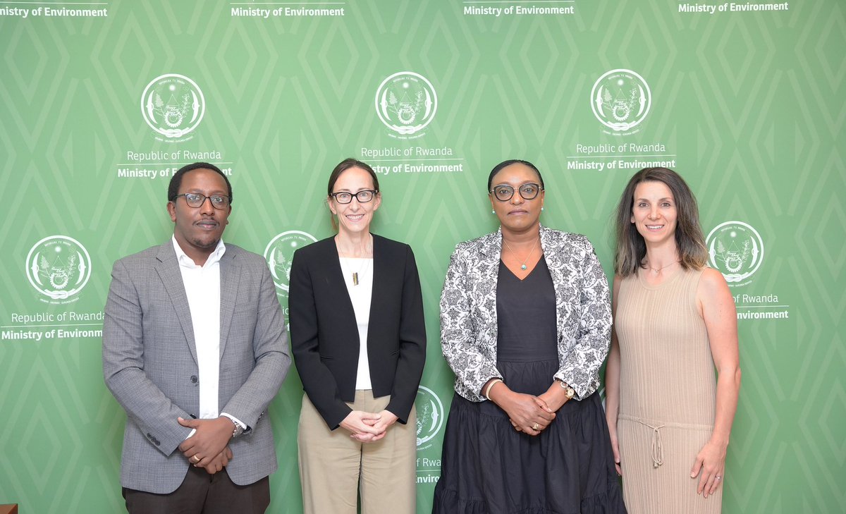 Ministry of Environment - Rwanda (@environmentrw) on Twitter photo Today, Min <a href="/Dr_Uwamariya/">Dr. Valentine Uwamariya</a> received H.E. <a href="/crowley_julie/">Julie Crowley</a>, High Commissioner of Canada to 🇷🇼, for a courtesy call
They discussed ways to strengthen and renew the partnership between the two countries in the field of environment and climate change in alignment with mutual interests. Today, Min <a href="/Dr_Uwamariya/">Dr. Valentine Uwamariya</a> received H.E. <a href="/crowley_julie/">Julie Crowley</a>, High Commissioner of Canada to 🇷🇼, for a courtesy call
They discussed ways to strengthen and renew the partnership between the two countries in the field of environment and climate change in alignment with mutual interests.