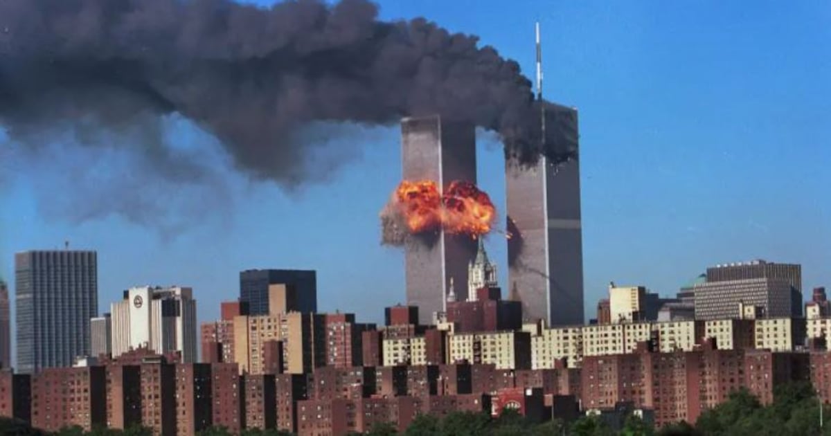 NGodiniux's tweet photo. A 23 años del 11-S, EE.UU. honra a las víctimas de las Torres Gemelas con emotiva ceremonia https://t.co/wAJtxLCIhm https://t.co/vJQfODXWzw