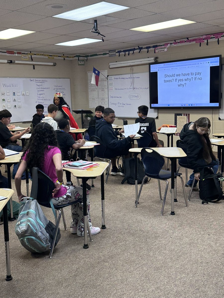 I am pleased to announce the King and Queen of the 8th grade social studies classes! Queen Gipson and King Godbold are introducing students to the Revolutionary Period today using a “King’s Candy” activity. 
<a href="/CH_JuniorHigh/">Chapel Hill Junior High</a> 
#chapelhillisd
#engagement