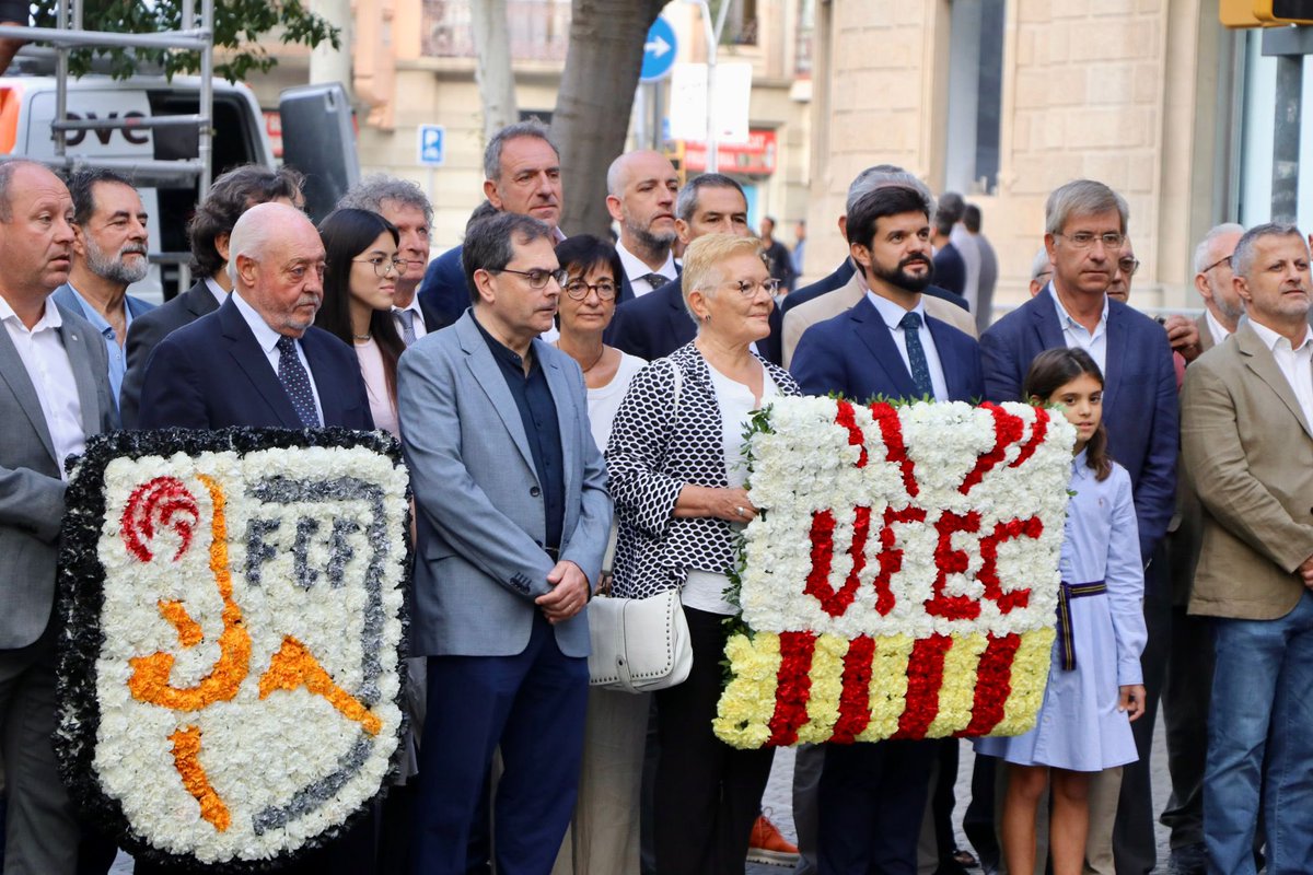 💪 La presidenta de la FCA, <a href="/merce_rosich/">Mercè Rosich</a>, ha estat avui present a l’ofrena floral de <a href="/UFECcat/">Unió de Federacions Esportives de Catalunya</a> al monument de Rafael Casanova.

L’atletisme català amb la Diada Nacional de Catalunya.