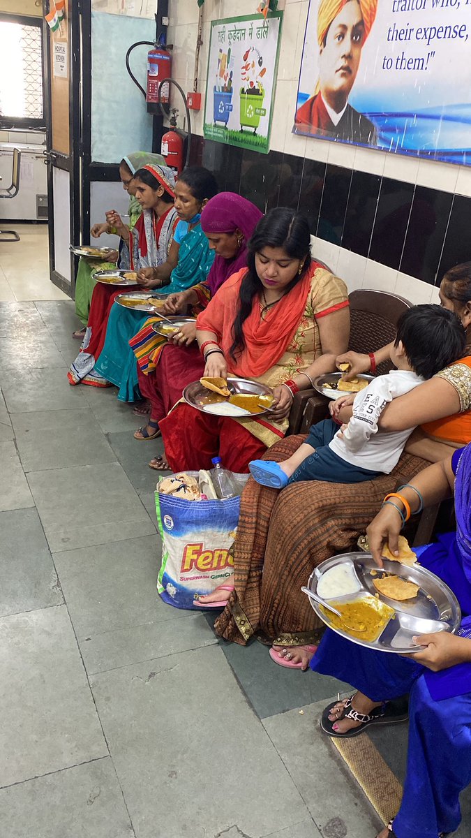 BajpaiDeepak's tweet photo. ये खबर आप सबसे साझा करते हुए बहुत ख़ुशी हो रही है कि हमारे #WarAgainstHunger में अब @catch_foods का बहुत महत्वपूर्ण और कीमती साथ मिला है, वो अब #BASOSoulKitchen को जरुरत भर के सभी मसाले दान करेंगे. आज उन्होंने 3 महीने के लिए पर्याप्त मसाले भेजे हैं.
@dilipkpandey का विशेष आभार . https://t.co/E5ruYgWLok