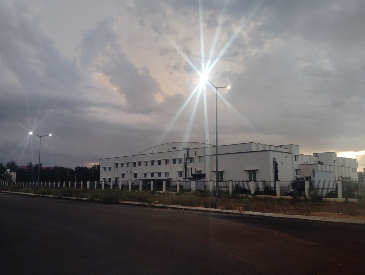UpdatesTanjore's tweet image. Grey skies, empty promises! 
#NoRain 😑

📍#Thanjavur ☁️