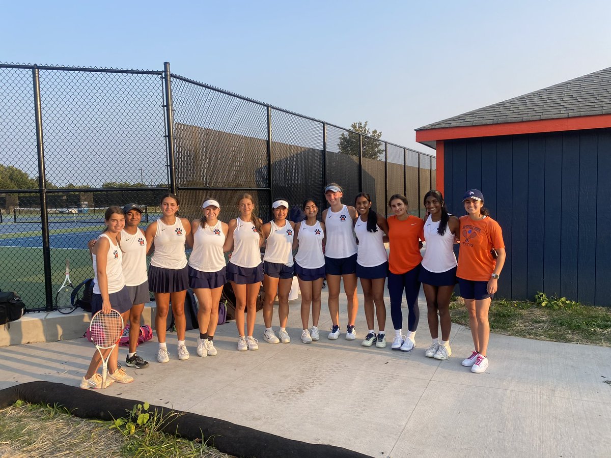 Huskies girls tennis knocks off Naperville Central 4–3 with Brooke Coffman picking up a huge and deciding win at No. 1 singles, winning 6-2, 7-6 (7-5). Huskies now 7-1 overall and 2-0 in DVC play! Let’s Go!! 🧡🎾🧡🎾