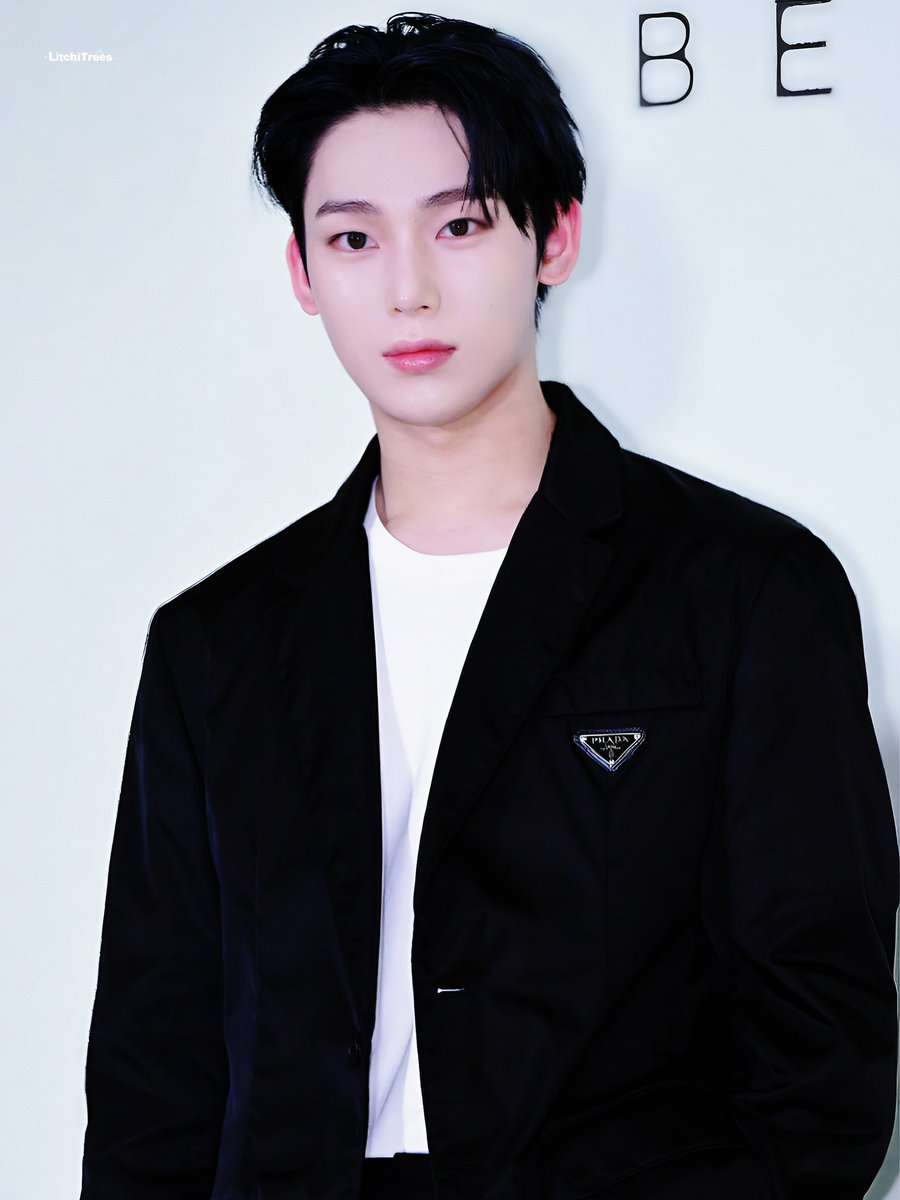 litchi_Trees's tweet photo. plz take a lot of pictures like this in the future. 
#SUNOO
#SunooForPRADABeauty 
#선우 https://t.co/FjDZ9pD7Gb