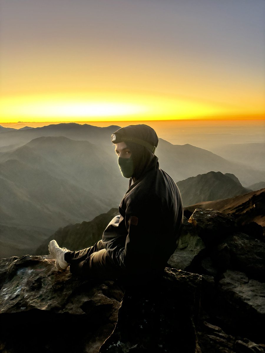 dr_broc's tweet image. Des que j’ai un peu de 4G je spam sah c’était incroyable 🏔️