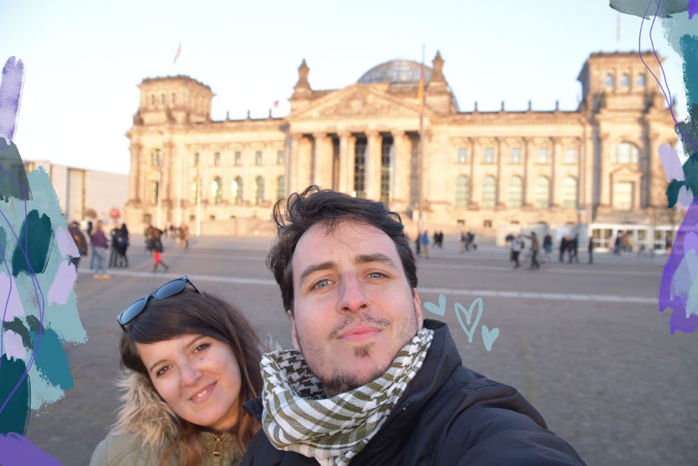 Divertida, multicultural, interesante, acogedora y cosmopolita: así es Berlín, una ciudad repleta de sorpresas y que es mucho más que la capital de Alemania. ¿Cuáles son las mejores cosas que ver en Berlín? Te lo contamos aquí: mochileandoporelmundo.com/cosas-que-ver-…