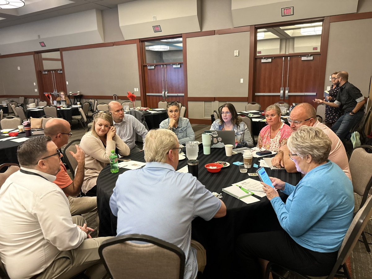 KEDC1's tweet photo. We were inspired this morning by the fabulous group of educators present at day two of our KYDX Kick-Off!  Working together to utilize data to improve student outcomes!  #KYDX #CreatedintheBluegrassfortheBluegrass #WeAreKEDC https://t.co/J3cQO3ezRh