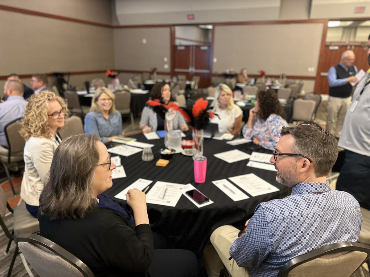 KEDC1's tweet photo. We were inspired this morning by the fabulous group of educators present at day two of our KYDX Kick-Off!  Working together to utilize data to improve student outcomes!  #KYDX #CreatedintheBluegrassfortheBluegrass #WeAreKEDC https://t.co/J3cQO3ezRh
