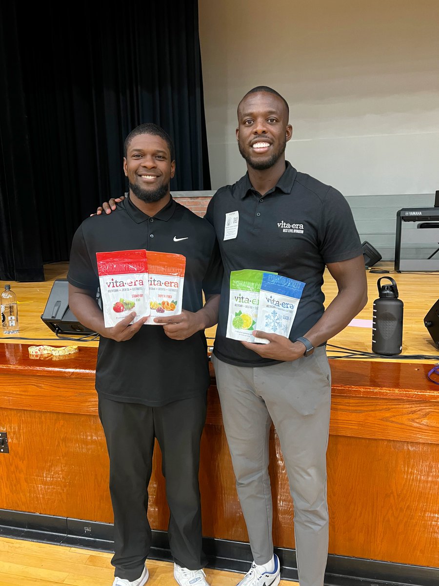 drinkvitaera's tweet photo. King's Ridge Christian School in Alpharetta Georgia partners with Vita Era to hydrate their guys💧 

Head Coach &amp; Program Coordinator Demetrius Smith thank you for your business. We're looking forward to building on our relationship with you.

#hydrationstickpacks #hydrationtubs https://t.co/hMt7CqPXAN