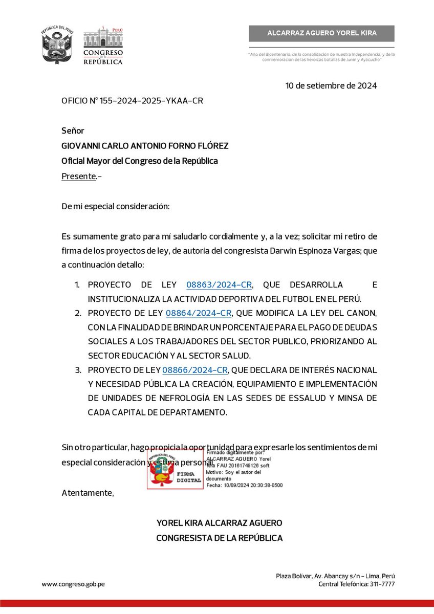 SocioUAdherente's tweet photo. Queremos felicitar a la congresista @KiraAlcarraz por haber retirado su firma del Proyecto de Ley 08863/2024, un intento por frenar el desarrollo del fútbol peruano. ¡Gracias, congresista, por no dejarse sorprender y no oponerse al avance de nuestro deporte! 👏⚽

Por otro lado, el congresista  @DarwinEspinozAP sigue apoyando y promoviendo este proyecto, aparentemente debido a presuntos intereses del fondo blanquiazul. Además, Espinosa está siendo investigado por la Comisión de Ética del Congreso de la República, lo que demuestra que es una persona sin escrúpulos, capaz de venderse a cambio de ciertos beneficios, como por ejemplo ¿Un buen asiento  en el palco del estadio Matute ? 🎟️🤔

Ahora sabemos que este proyecto de ley necesita siete firmas, y con la decisión de la congresista Kira, se quedarán sin nada. Esto es una victoria más para quienes creemos en un fútbol profesional y competitivo en nuestro país. 🙌💪

Sigamos unidos y luchando contra quienes intentan frenar el progreso de nuestros clubes. El fútbol peruano merece crecer y lo vamos a lograr. ¡Vamos con todo! 🇵🇪🏟️⚽
