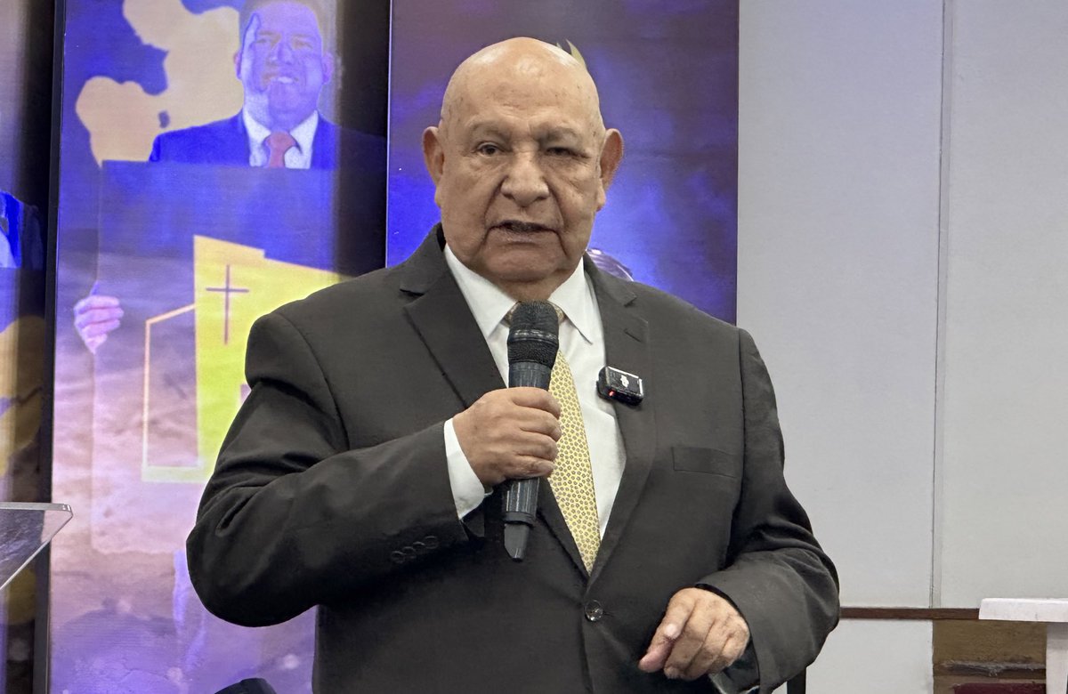 Discipulado:

“El discípulo sigue al maestro, para aprender del maestro, para ser un día semejante a su maestro”
<a href="/alejandrobullon/">Alejandro Bullon</a>