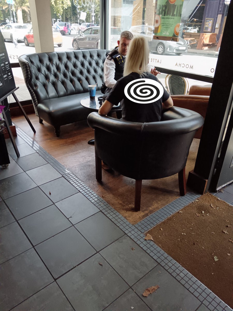 Goose Green Police (@mpsgoosegreen) on Twitter photo Goose Green Neighbourhood Policing Team were in Café Nero on Lordship Lane this afternoon for cuppa with coppers. We were also out and about on the ward after that, carrying out hi-vis patrol. Goose Green Neighbourhood Policing Team were in Café Nero on Lordship Lane this afternoon for cuppa with coppers. We were also out and about on the ward after that, carrying out hi-vis patrol.