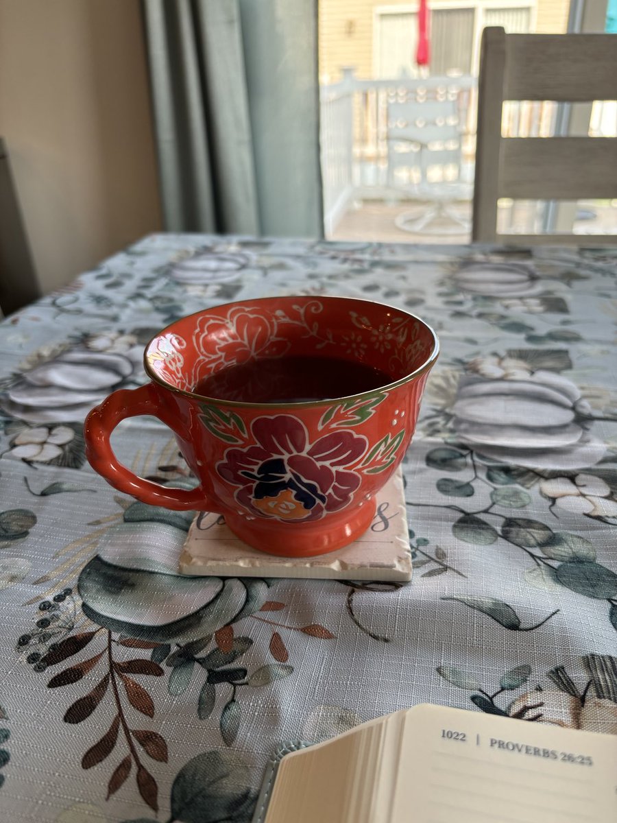 cwrnlady's tweet photo. Nothing like a pretty cup for morning tea. orange and cinnamon spice. Perfect for bringing in the Fall! #twiningstea https://t.co/8A8NQDQFRP
