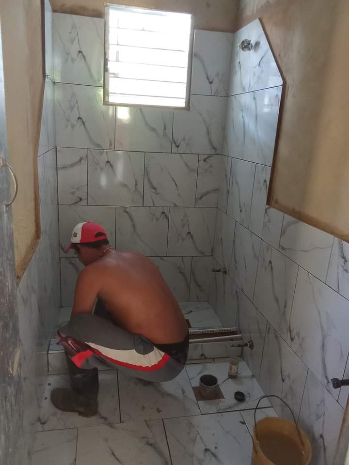 AnyelitBenitez's tweet photo. La construcción  de viviendas en #Calimete no se detiene, se trabaja en la adaptación de locales como vía para optimizar el recurso destinado al programa. #MatancerosEnVictoria 
@DiazCanelB 
@mariofsabines 
@CaridadPoey 
@DamarisGener https://t.co/iqQuwXi7JG