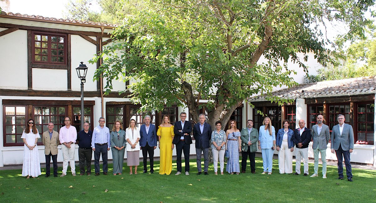 eurocajarural's tweet photo. El Consejo Rector de Eurocaja Rural se reúne en Albacete, certificando su compromiso con el territorio💚 #LaBancaQueTúQuieres
▶️https://t.co/55nHlZTQVK https://t.co/AfSY4bEeeK