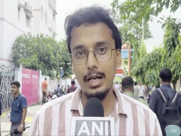 ani_digital's tweet photo. "Refused closed-door meeting:" Protesting doctors on WB CM invite  to resolve impasse

Read @ANI Story | https://t.co/rGKlr6UNif
#WestBengalCM #ProtestingDoctors #KolkataRapeMurderCase https://t.co/E6ssm5q6J2